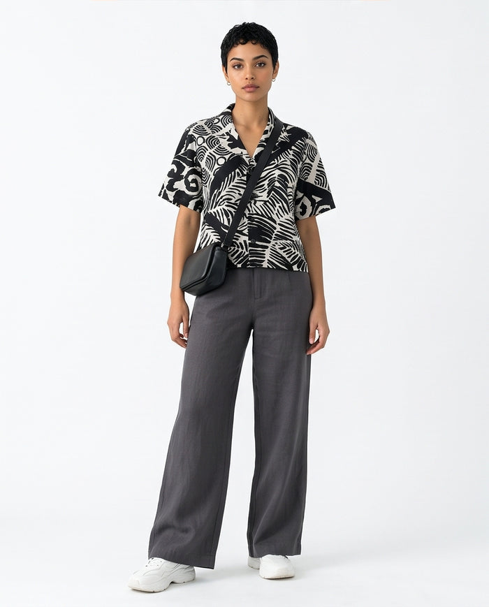 Women's Monochrome Abstract Print Short Sleeve Shirt - R217029