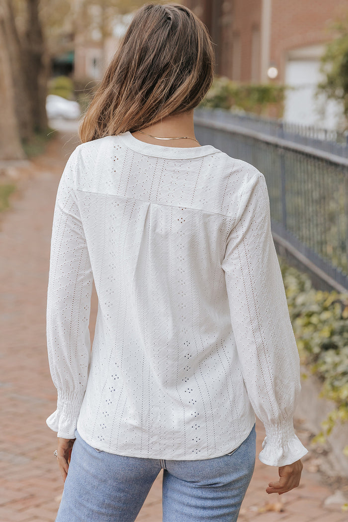 Blouse ample texturée blanche à col fendu-A WOMAN WE LOVE