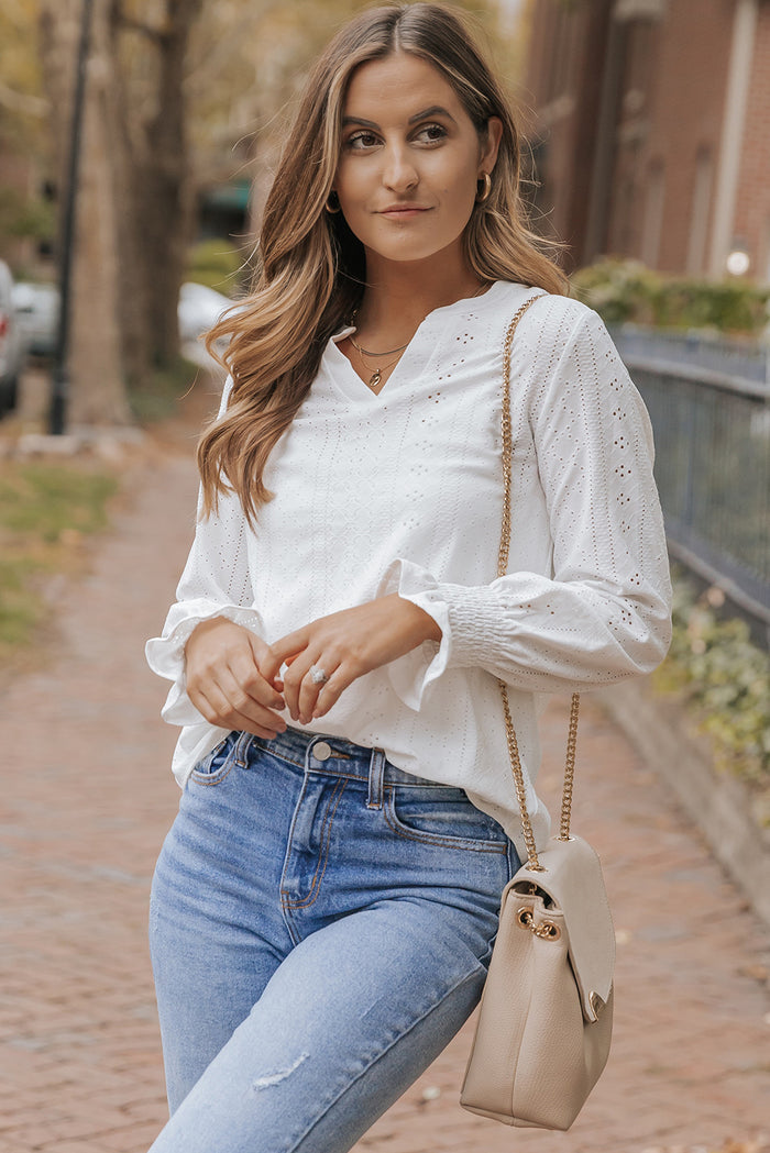Blouse ample texturée blanche à col fendu-A WOMAN WE LOVE