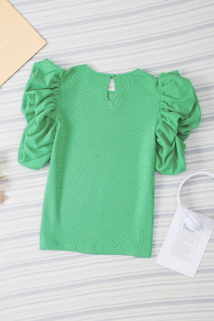 Blouse verte en tricot côtelé à manches bouffantes à volants-A WOMAN WE LOVE