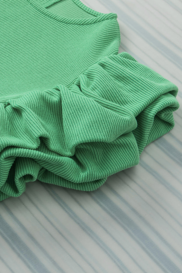 Blouse verte en tricot côtelé à manches bouffantes à volants-A WOMAN WE LOVE