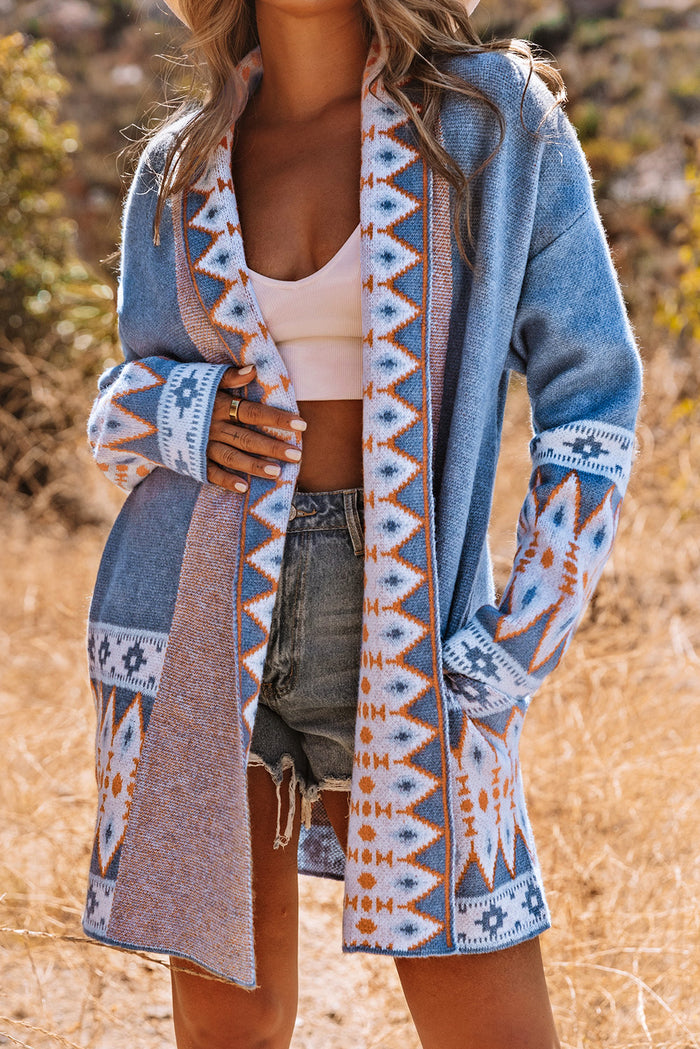 Cardigan tricoté bleu à imprimé aztèque ouvert sur le devant-A WOMAN WE LOVE