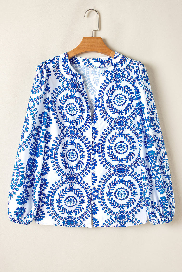 Chemise à col en V fendue à manches bouffantes et imprimé géométrique vintage bleu ciel-A WOMAN WE LOVE