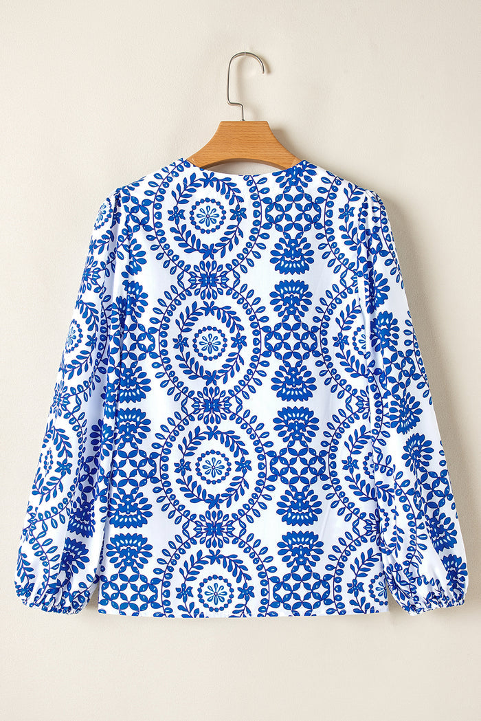 Chemise à col en V fendue à manches bouffantes et imprimé géométrique vintage bleu ciel-A WOMAN WE LOVE