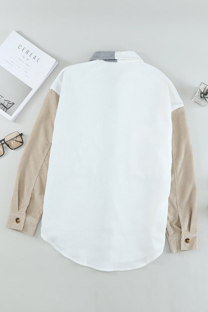 Chemise boutonnée blanche à blocs de couleurs avec poche-A WOMAN WE LOVE
