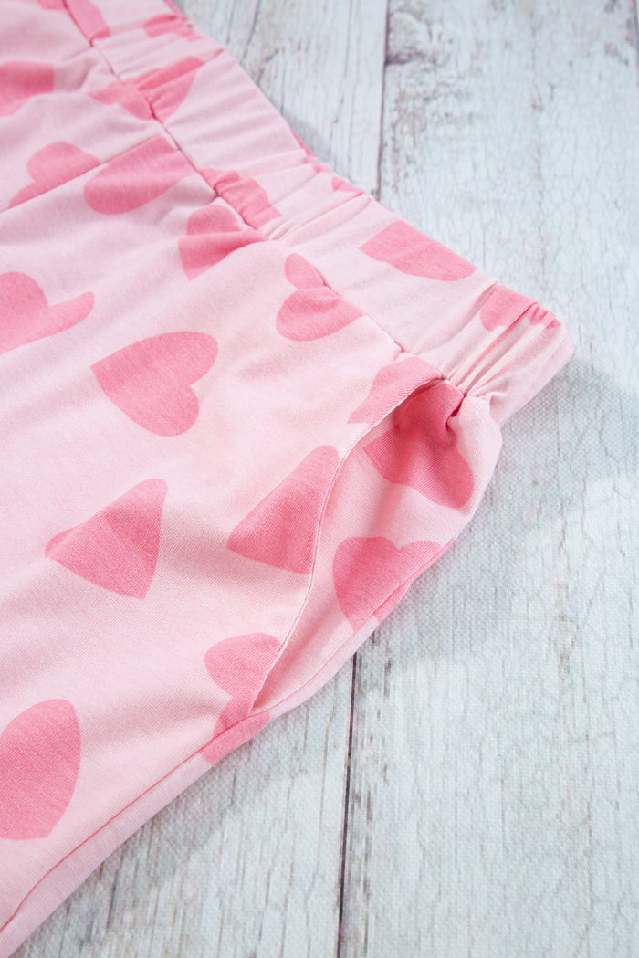 Ensemble de salon rose avec haut et short à manches longues et imprimé en forme de cœur pour la Saint-Valentin-A WOMAN WE LOVE