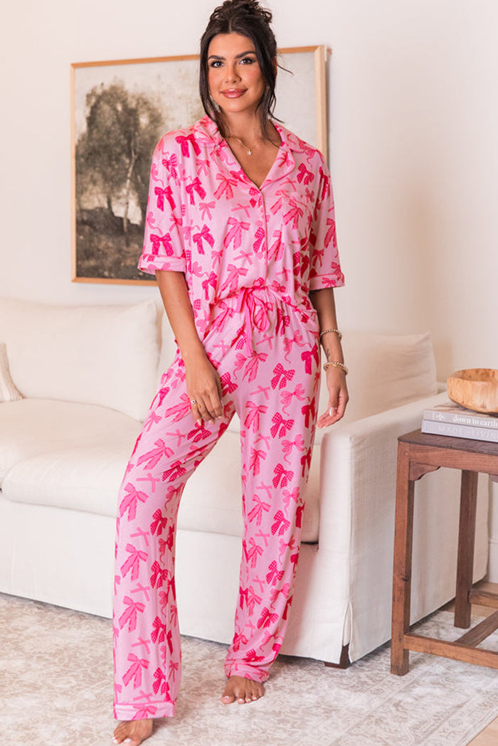 Ensemble pyjama rose à manches courtes et pantalon à col à revers imprimé nœud papillon-A WOMAN WE LOVE
