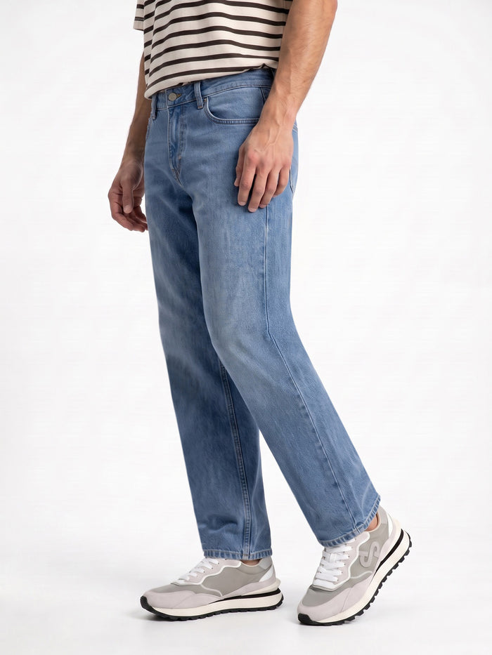 Men's Light Blue Relaxed Fit Washed Denim Jeans Non-Stretchable