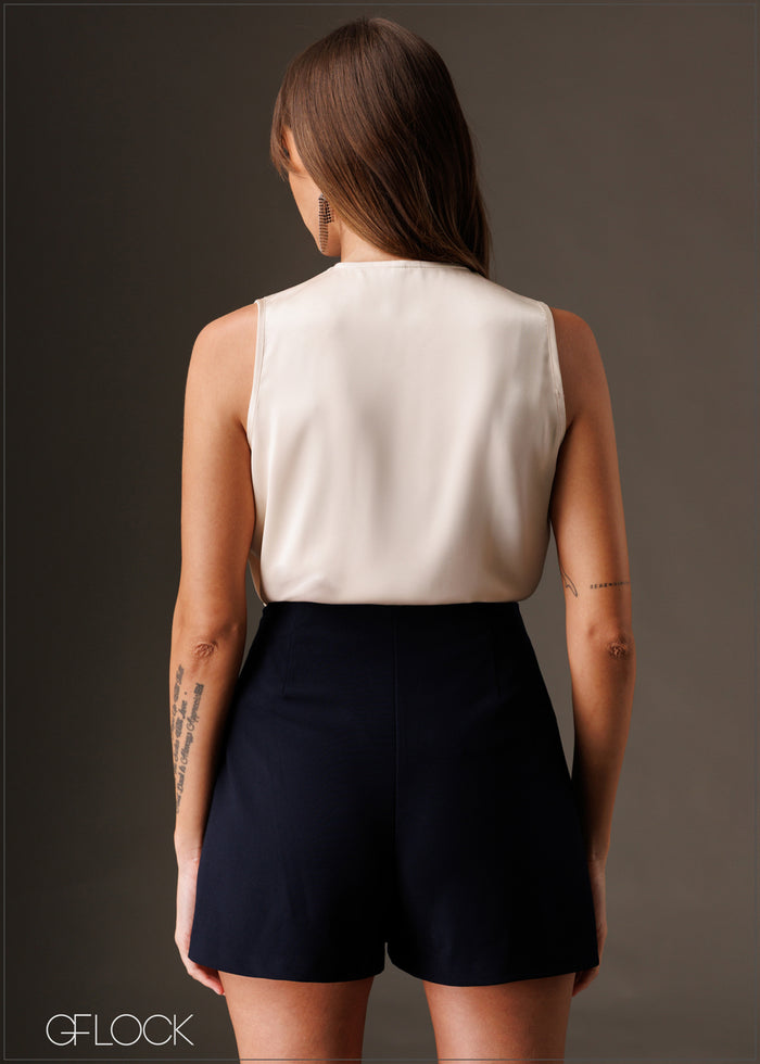 Pleated chain trim detailed skort