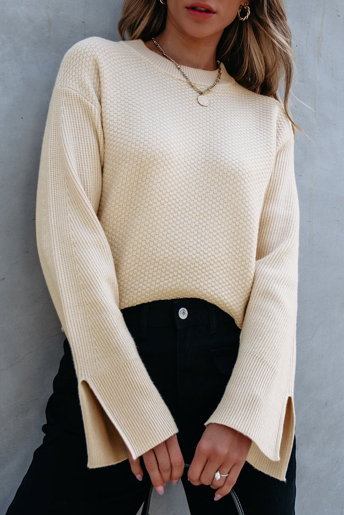 Pull ample en tricot texturé uni parchemin avec poignets fendus*