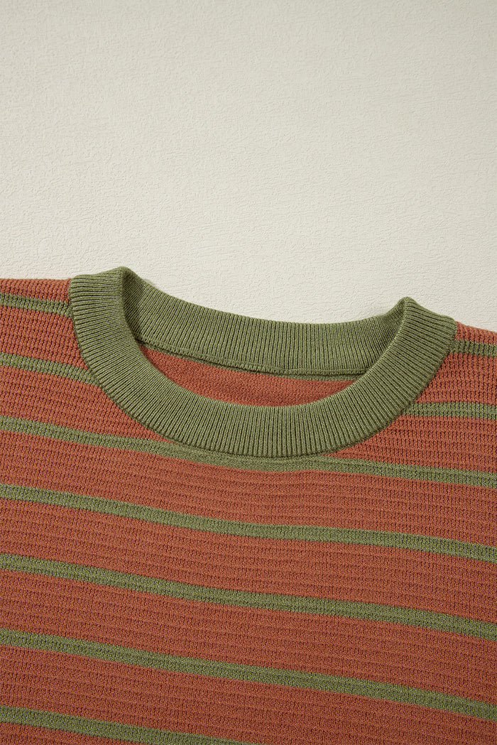 Pull ample marron à rayures et col rond *