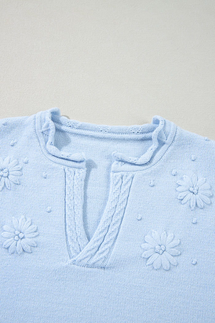 Pull tricoté à col cranté et détail de fleurs *
