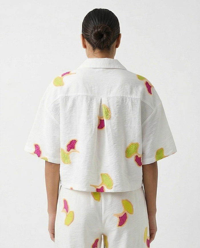 Ravin Ginkgo Leaf Embroidered Linen Cropped Shirt - White & Magenta - R216951