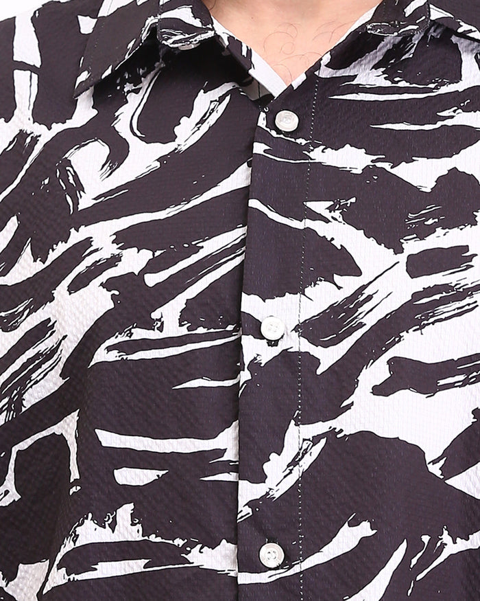 RAVIN Men’s Abstract Brushstroke Seersucker Shirt – Black & White - R210017