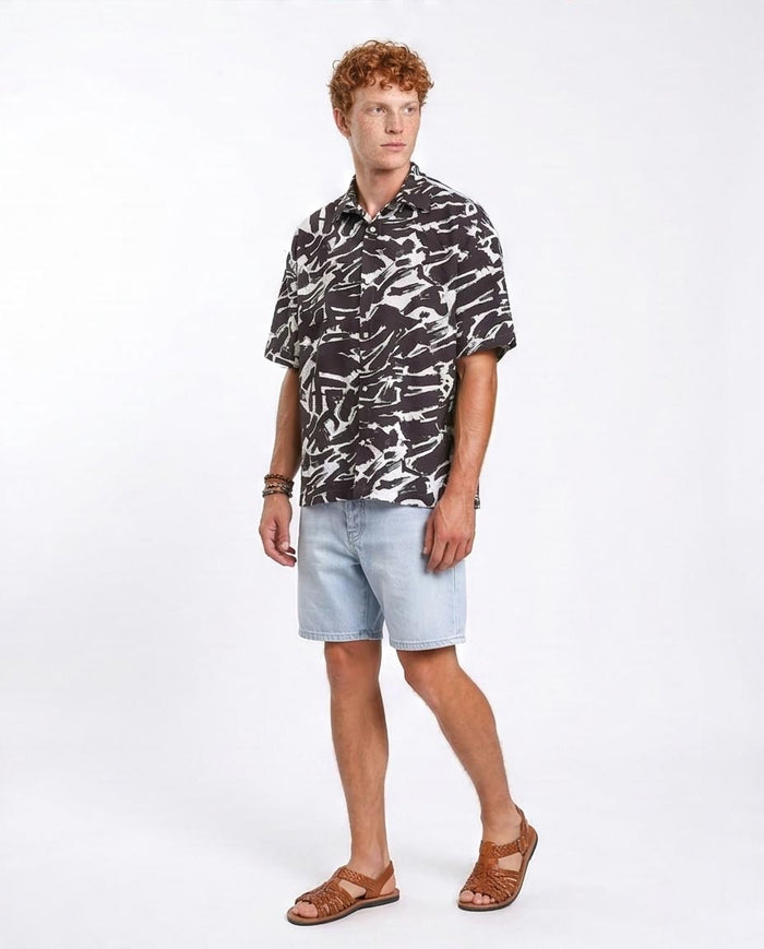 RAVIN Men’s Abstract Brushstroke Seersucker Shirt – Black & White - R210017