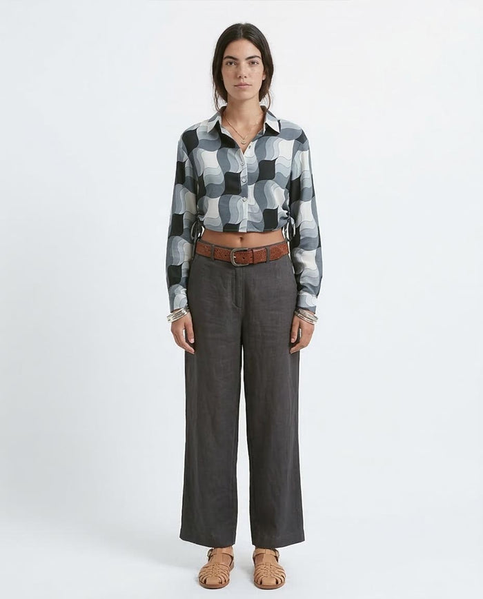 Ravin Women's Retro Wave Cropped Shirt with Cinch Detail - Black & White - O191216